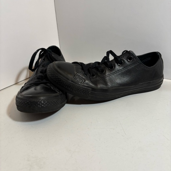 Converse all star black leather low top lace‎ up shoes in size 7 women’s - Picture 1 of 12